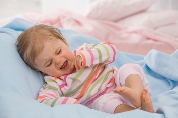 Trẻ khó ngủ hoặc ngủ không ngon giấc là do thiếu hụt canxi