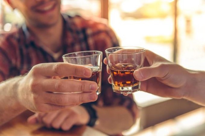 Những Nguy Cơ Bệnh Tim Mạch Mà Bạn Cần Lưu Ý! 6 Uống Quá Nhiều Rượu Lại Làm Tăng Nguy Cơ Xuất Hiện Các Biến Cố Tim Mạch