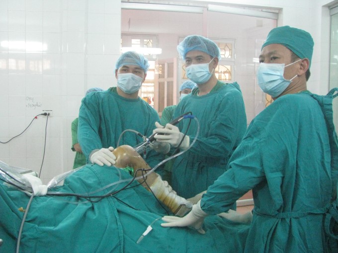 Mổ nội soi là phương pháp phẫu thuật khớp gối phổ biến