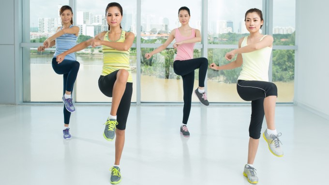 Các bài tập aerobic giúp tiêu hao năng lượng, làm giảm áp lực lên khớp gối