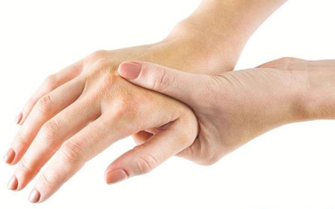 Các chấn thương mô mềm cũng là nguyên nhân gây cứng khớp ngón tay