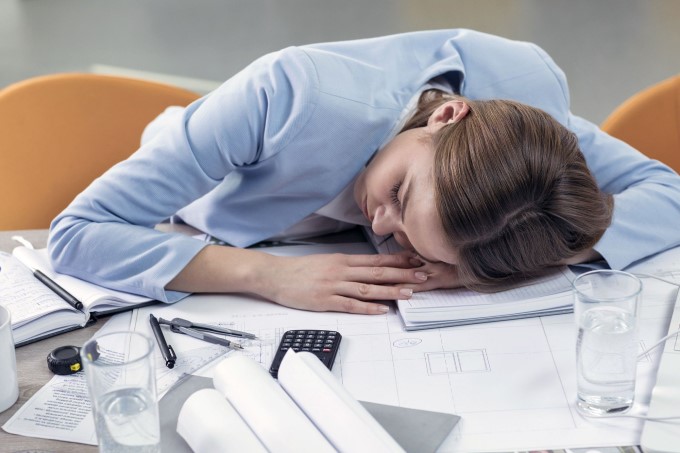Tuyệt Đối Không Nên Ngủ Gục Trên Bàn