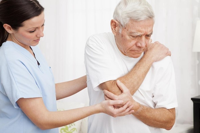 Người Cao Tuổi Có Nguy Cơ Mắc Bệnh Viêm Bao Hoạt Dịch Cao Hơn Bình Thường