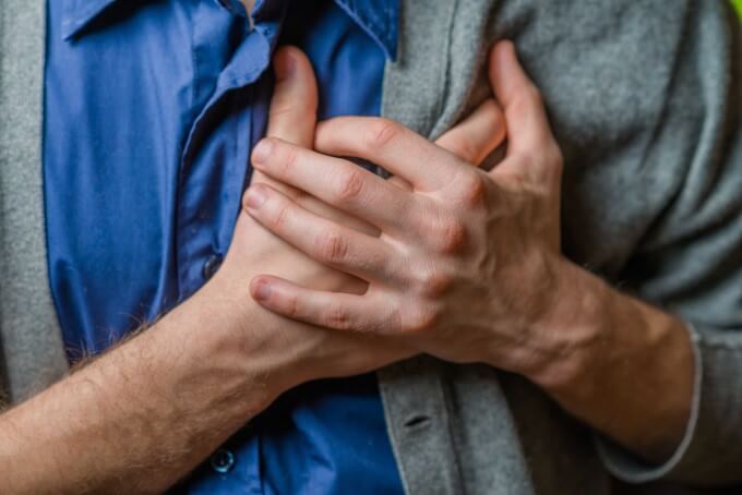 Cảm Giác Đau Ngực Do Vấn Đề Tim Mạch