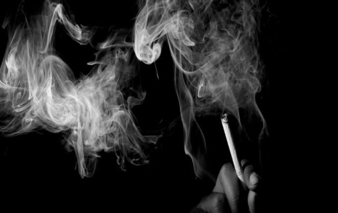 Người Hút Thuốc Lá Có Nguy Cơ Mắc Viêm Mạch Máu Cao Hơn Bình Thường