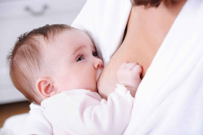 Mẹ Nên Lưu Ý Chế Độ Ăn Của Mình Nếu Trẻ Sơ Sinh Bú Mẹ Hoàn Toàn