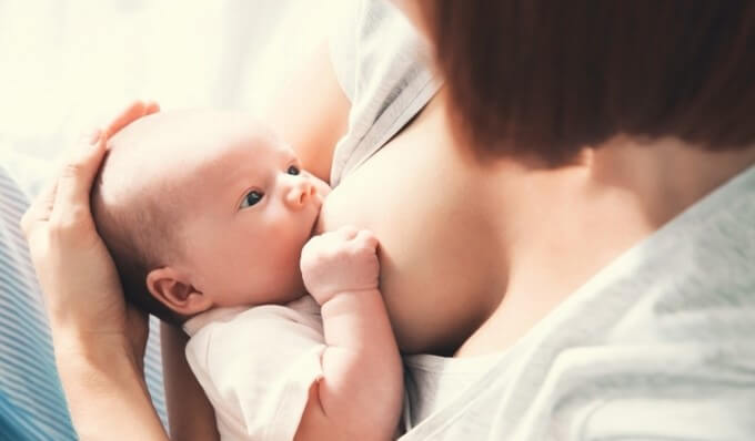 Động Tác Mút Sữa Của Bé Sẽ Làm Tăng Tiết Sữa
