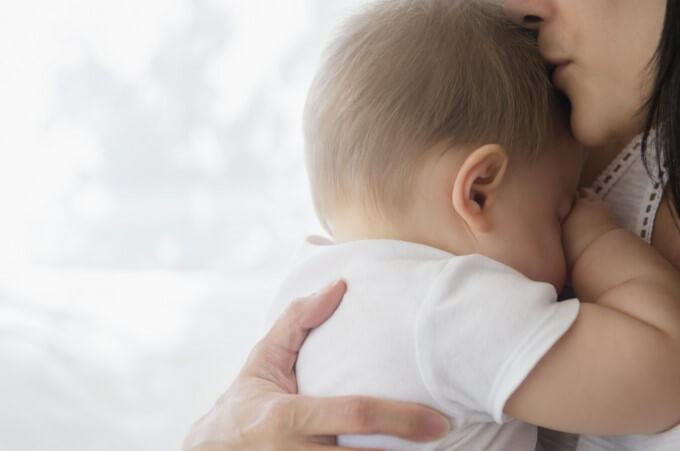 Trẻ Khóc Khi Muốn Được Ôm Ấp