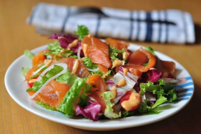 Món Salad Cá Hồi Chứa Omega-3