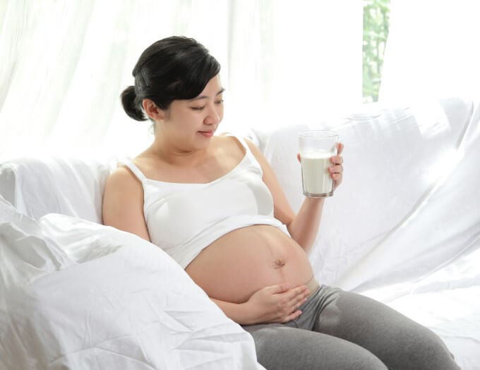 Bà mẹ mang thai cần bổ sung dưỡng chất và uống thêm sữa bầu