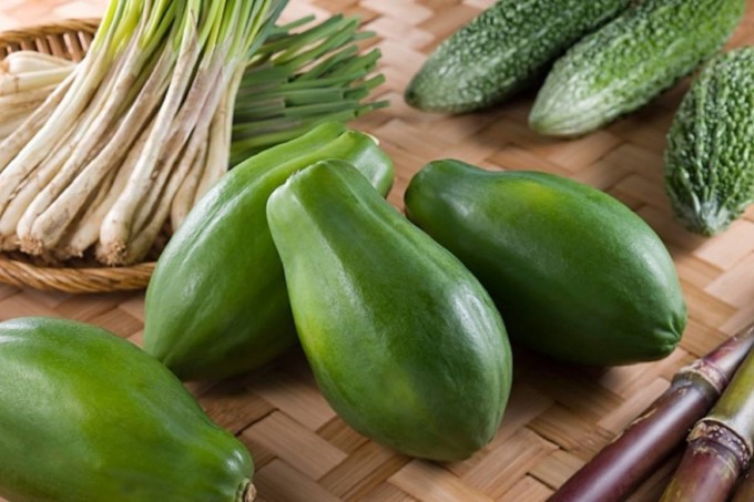 Gọt Vỏ Đu Đủ Trước Khi Luộc