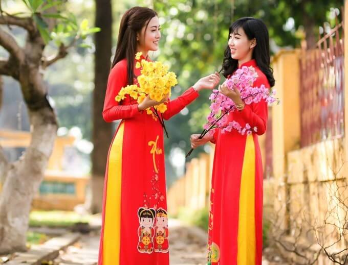 Trang Phục Có Màu Sắc Tươi Sáng