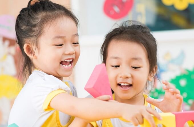 Quan Sát Con Chơi