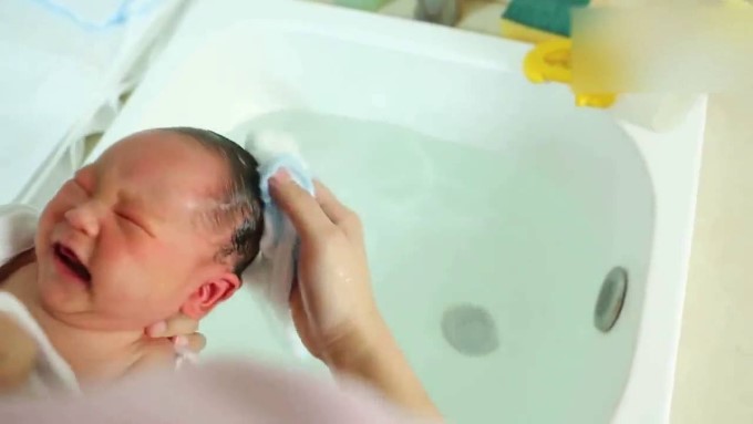 Tắm Cho Trẻ Bị Sốt