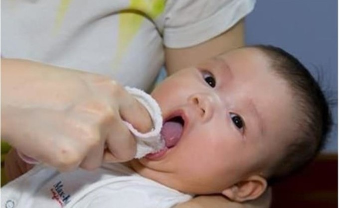 Rơ Lưỡi Cho Trẻ Sơ Sinh